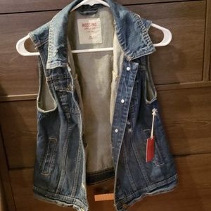 Sleeveless Jean jacket